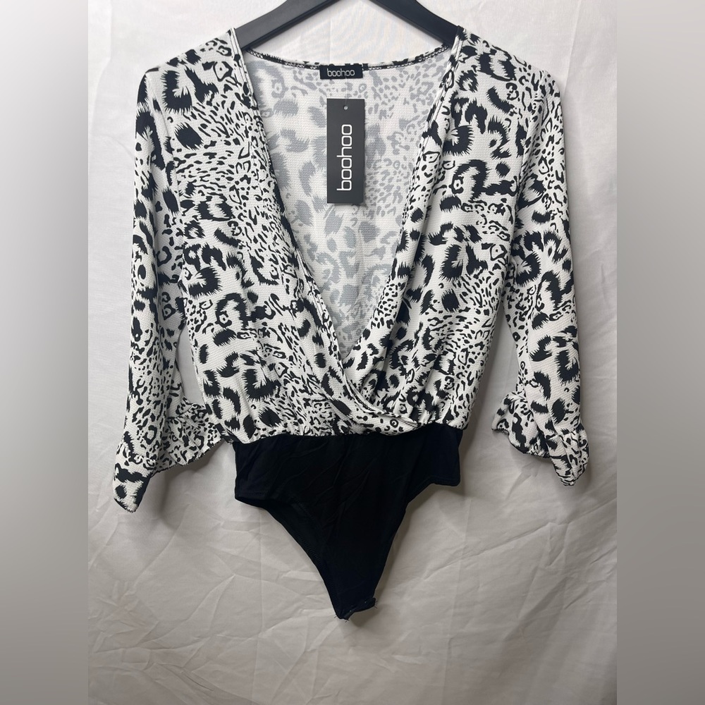 Boohoo never worn nwt low cut bodysuit